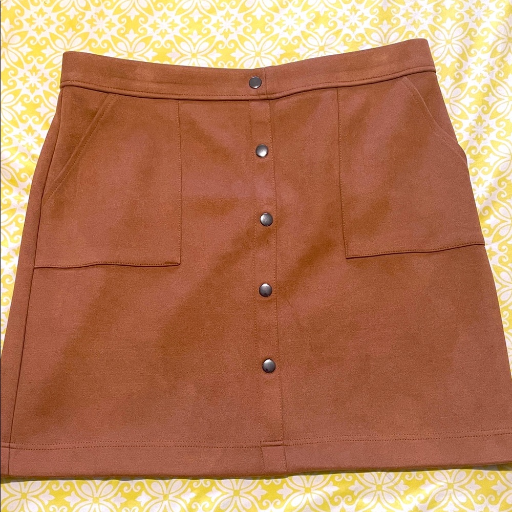 Versona Tan/Brown Button Stud Faux Suede Skirt, Large, EUC, stretchy!